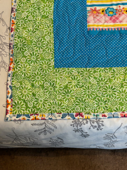 Quilt - Baby Quilt, Spring Throw & Lap Quilt, Soft Cozy Blanket for Nursery or Living Room Décor, Perfect Gift for New Parents