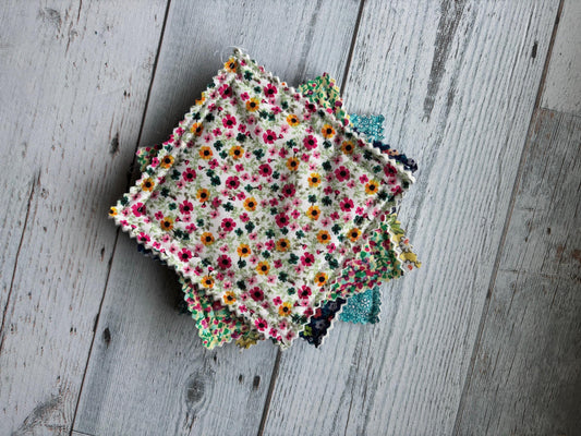 Cheerful Blooms: Fabric Drink Coasters to Brighten Up