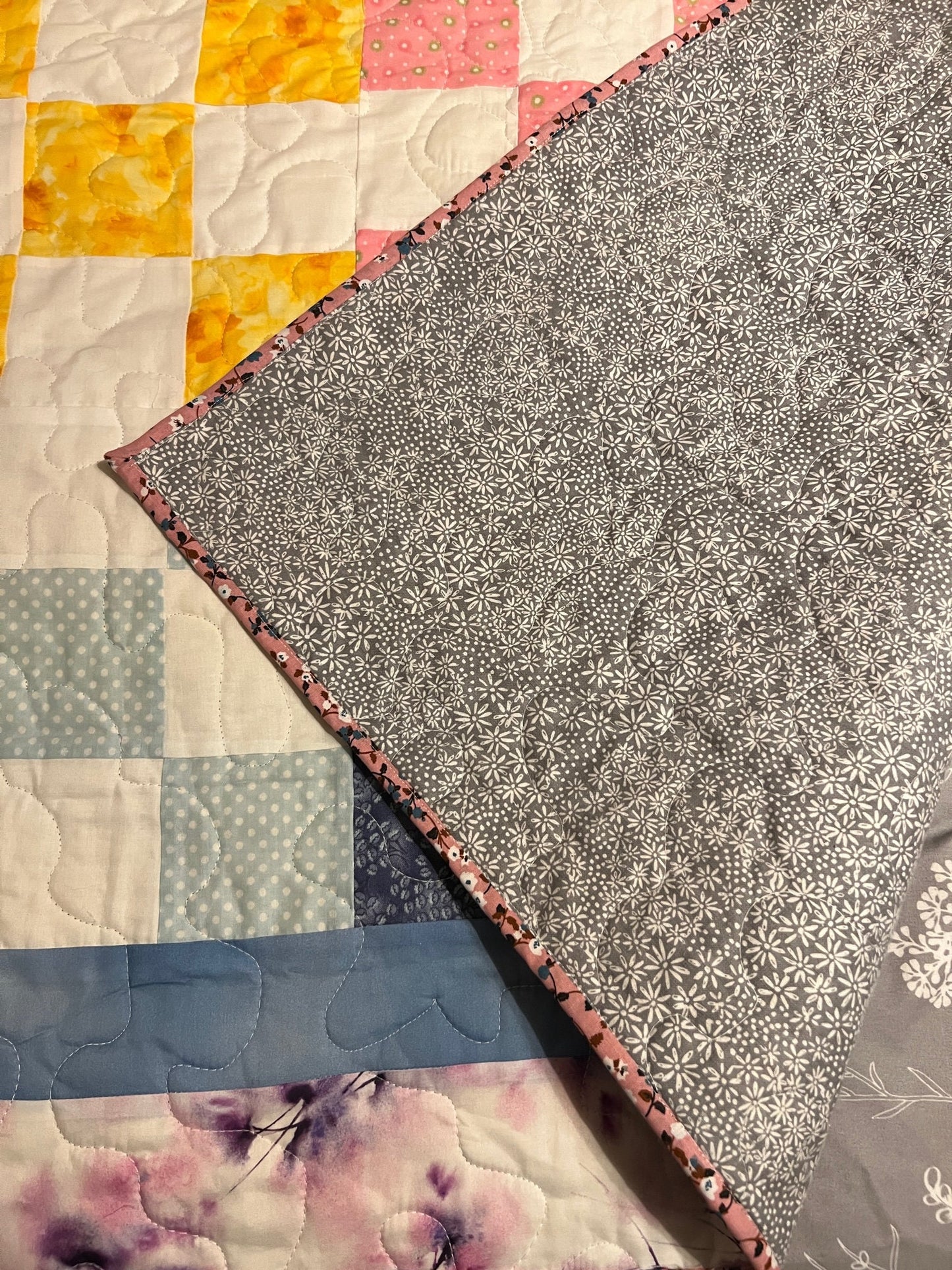 Quilt - Cozy Lap Quilt, Soft Throw for Comfort/ Warmth, Handmade Blanket, Perfect Gift for Home, Bedroom & Living Room