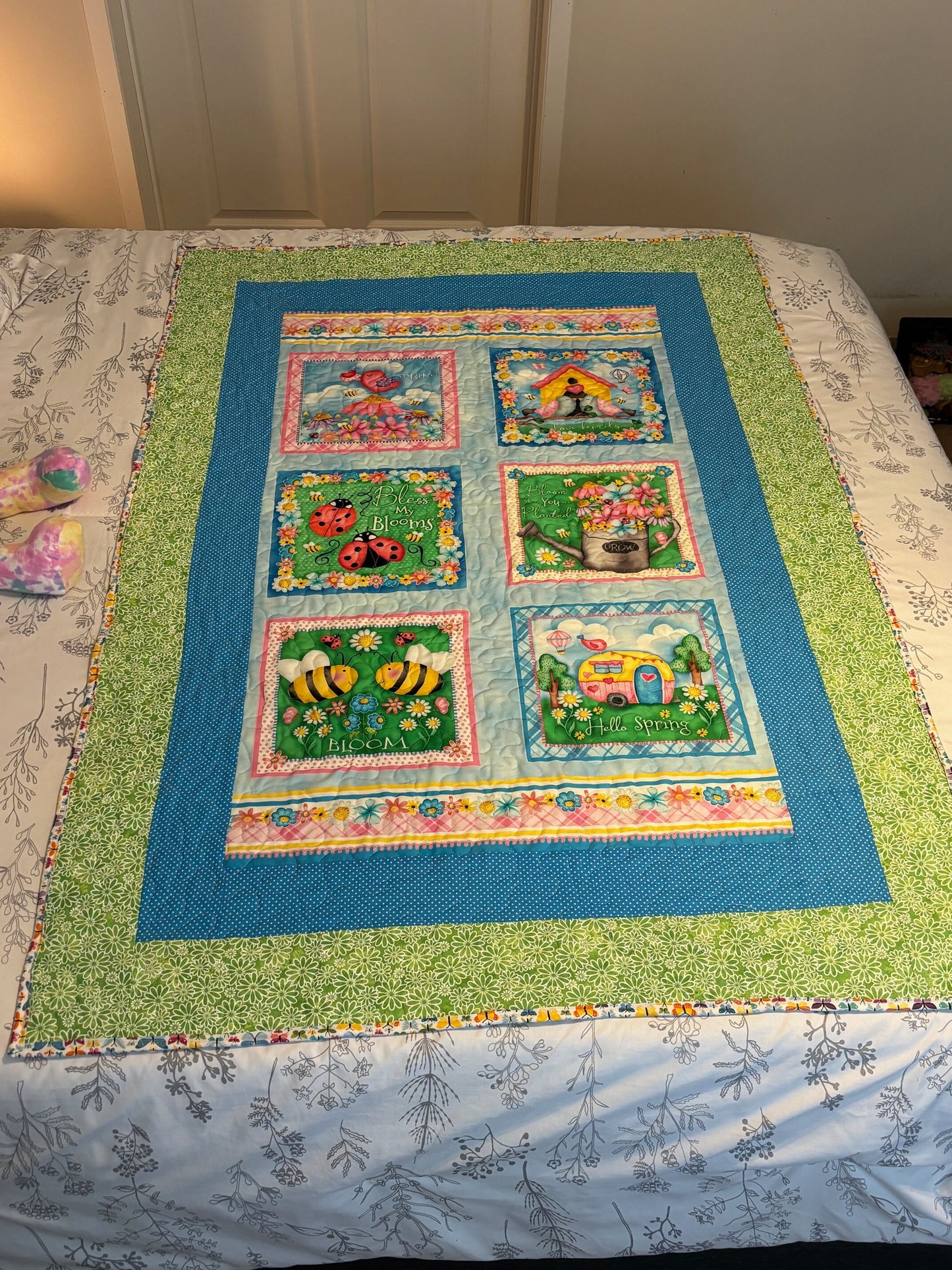 Quilt - Baby Quilt, Spring Throw & Lap Quilt, Soft Cozy Blanket for Nursery or Living Room Décor, Perfect Gift for New Parents